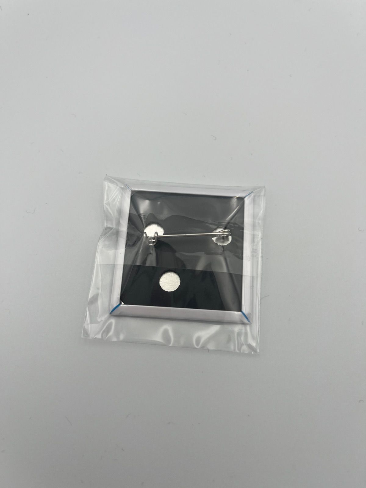 ジャンプSQ 100名 サイン色紙角缶バッジ D Gray man