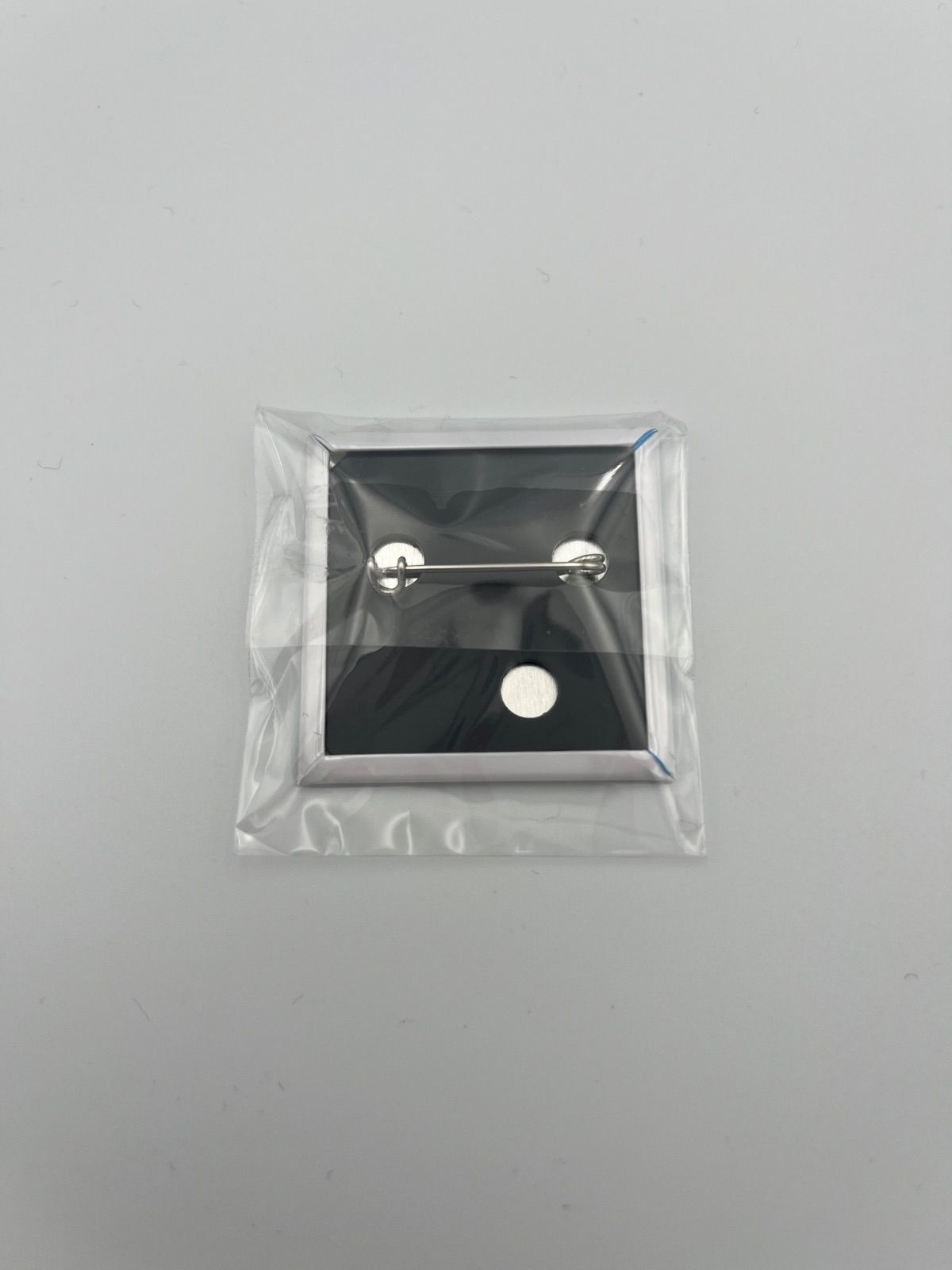 ジャンプSQ 100名 サイン色紙角缶バッジ 憂国のモリアーティ