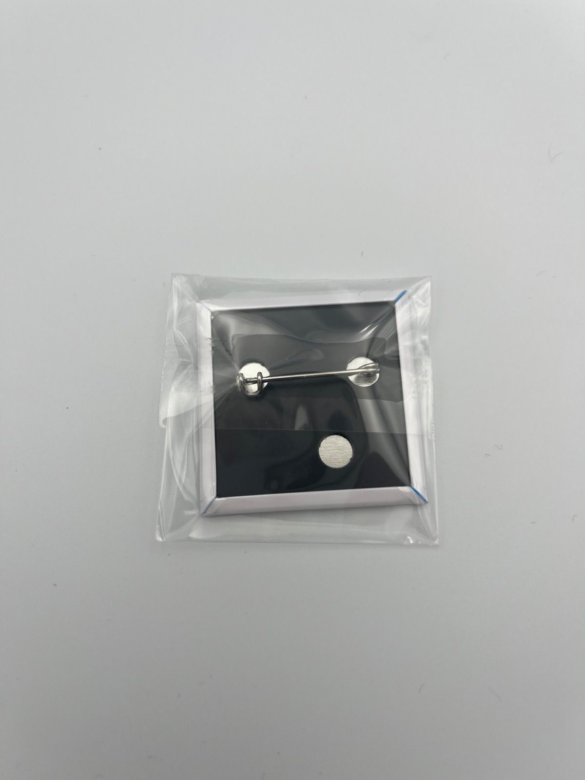 ジャンプSQ 当選品 100名限定 サイン色紙角缶バッジ 有限世界の