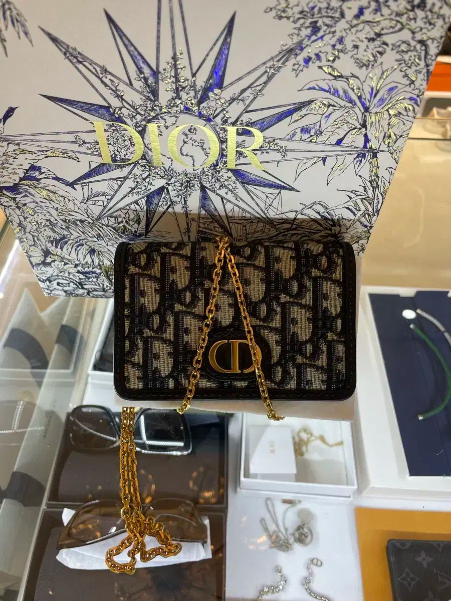 ディオール モンテーニュ ナノ チェーンバッグ