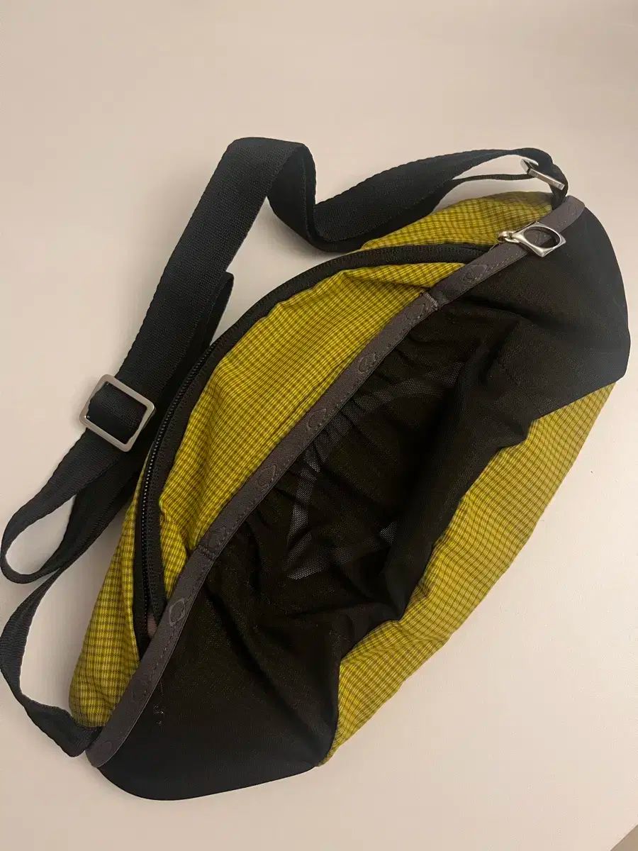 ミスチーフ MOUNTAIN BAGUETTE BAG