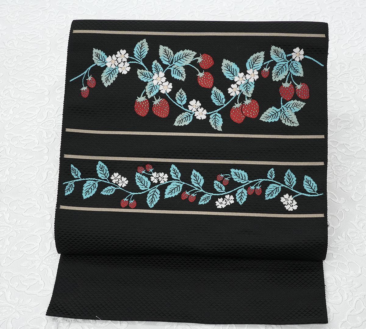 未仕立 西陣織 九寸 名古屋帯 苺 いちご イチゴ 黒地 仕立代込み