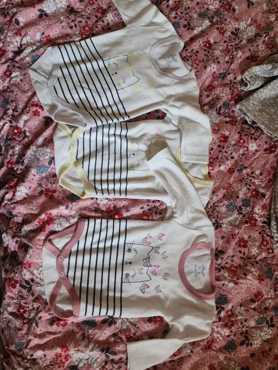 赤ちゃん 長袖 ボディスーツ 3枚 セット (猫 プリンティング)