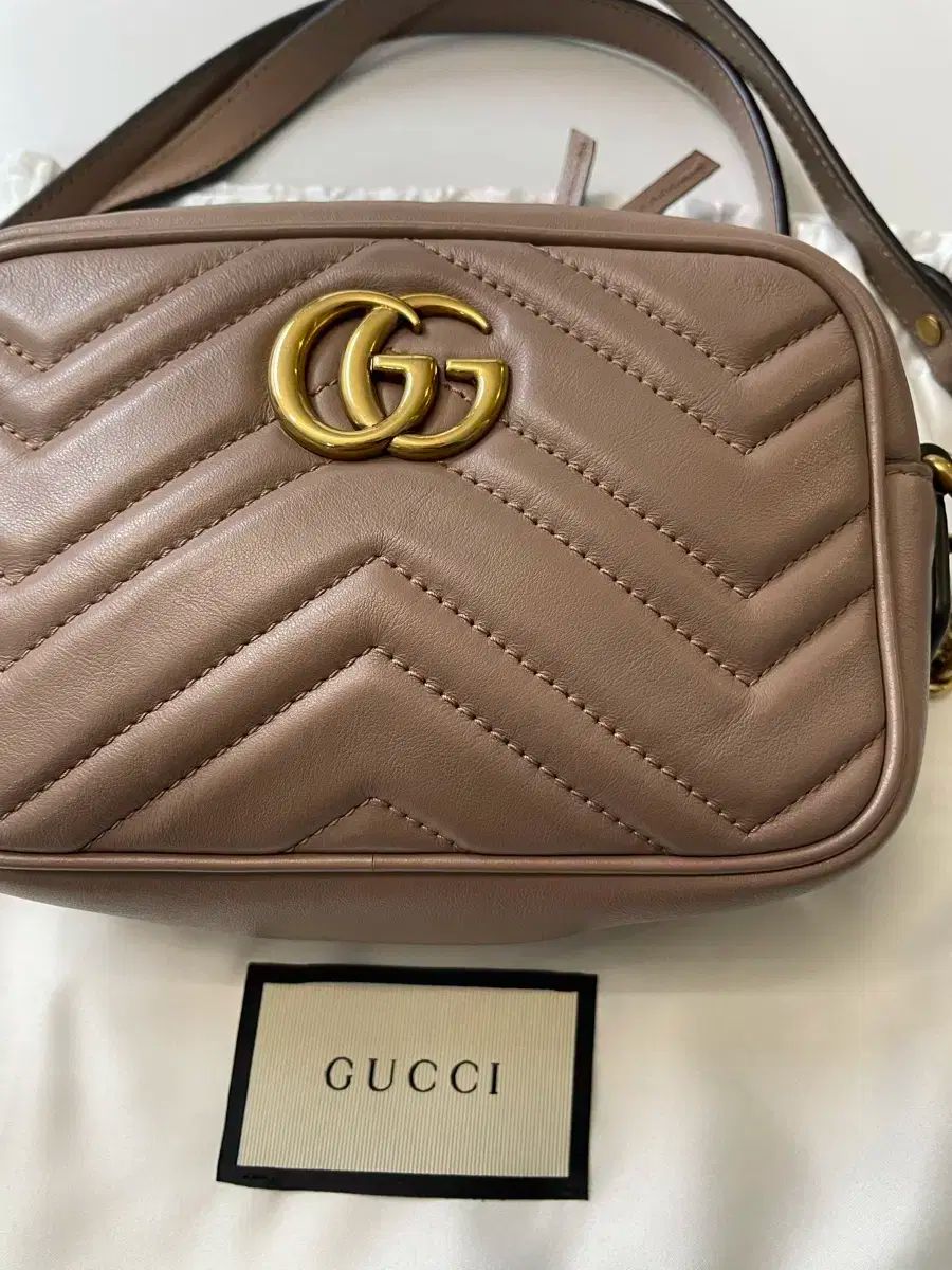 グッチ マーモント ミニ クロスバック ベージュ