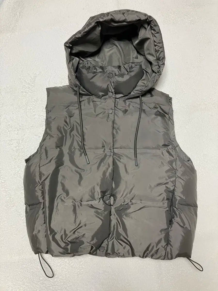 ザラ カーキ WHO ダウン ベスト s