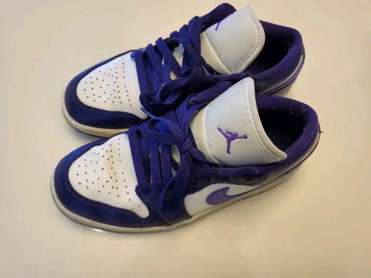 ナイキ エア ジョーダン 1 ロー パープル ホワイト