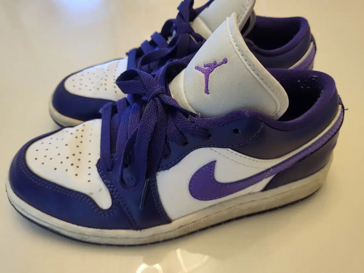ナイキ エア ジョーダン 1 ロー パープル ホワイト