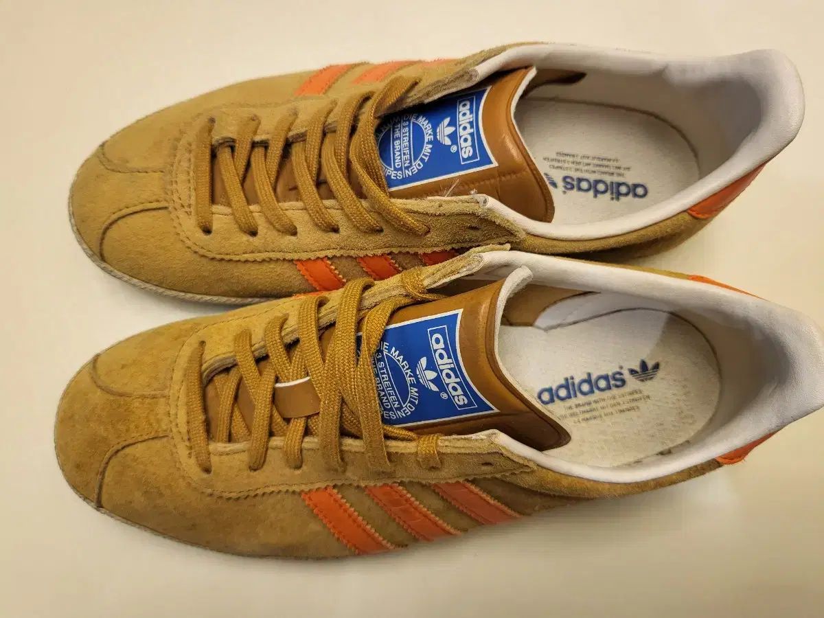 アディダス ガゼル ブラウン オレンジ スニーカー