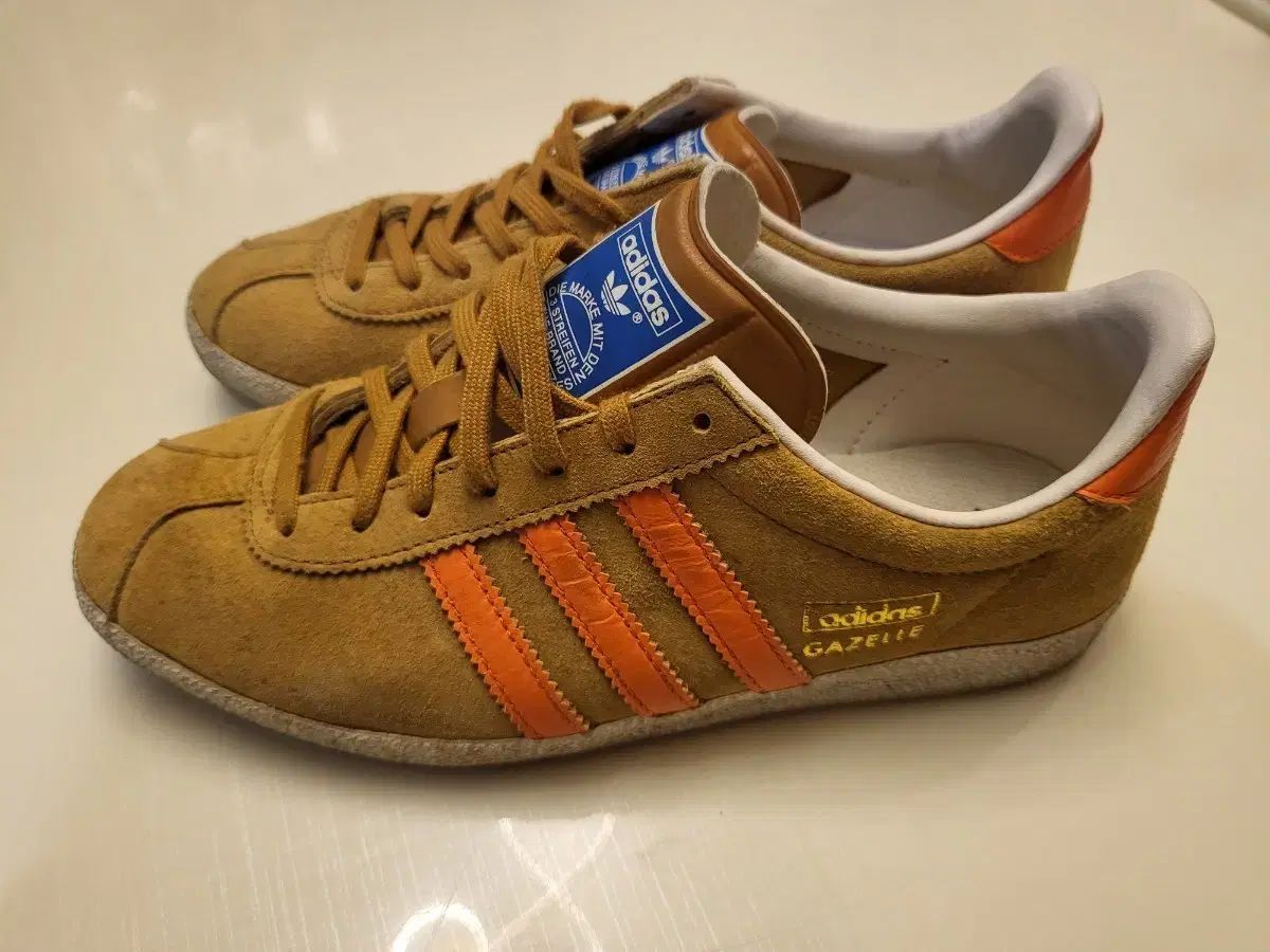 アディダス ガゼル ブラウン オレンジ スニーカー