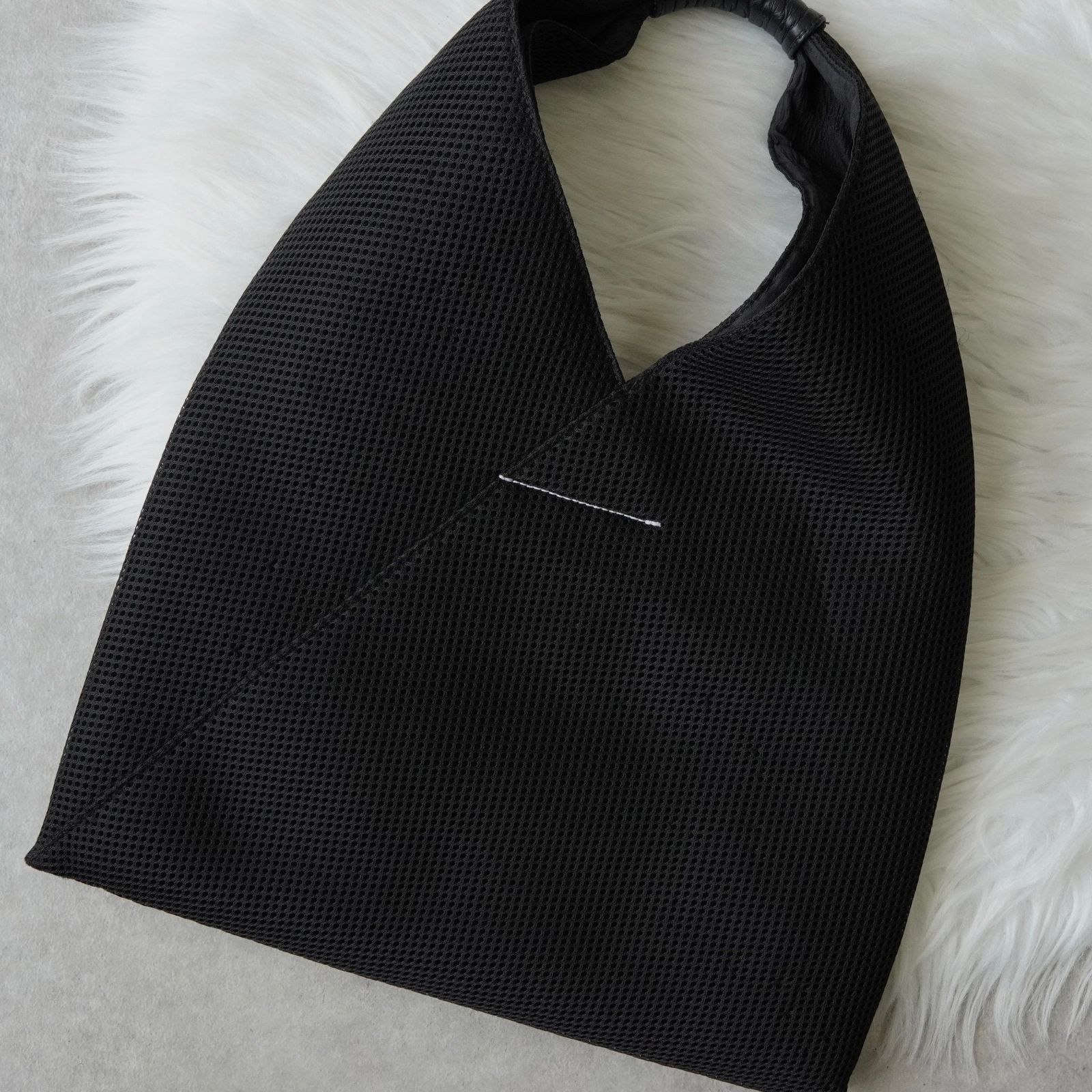 マルジェラ メッシュトートバッグ 黒 MM6（エムエムシックス）よりアイコニックなメッシュトートバッグのご