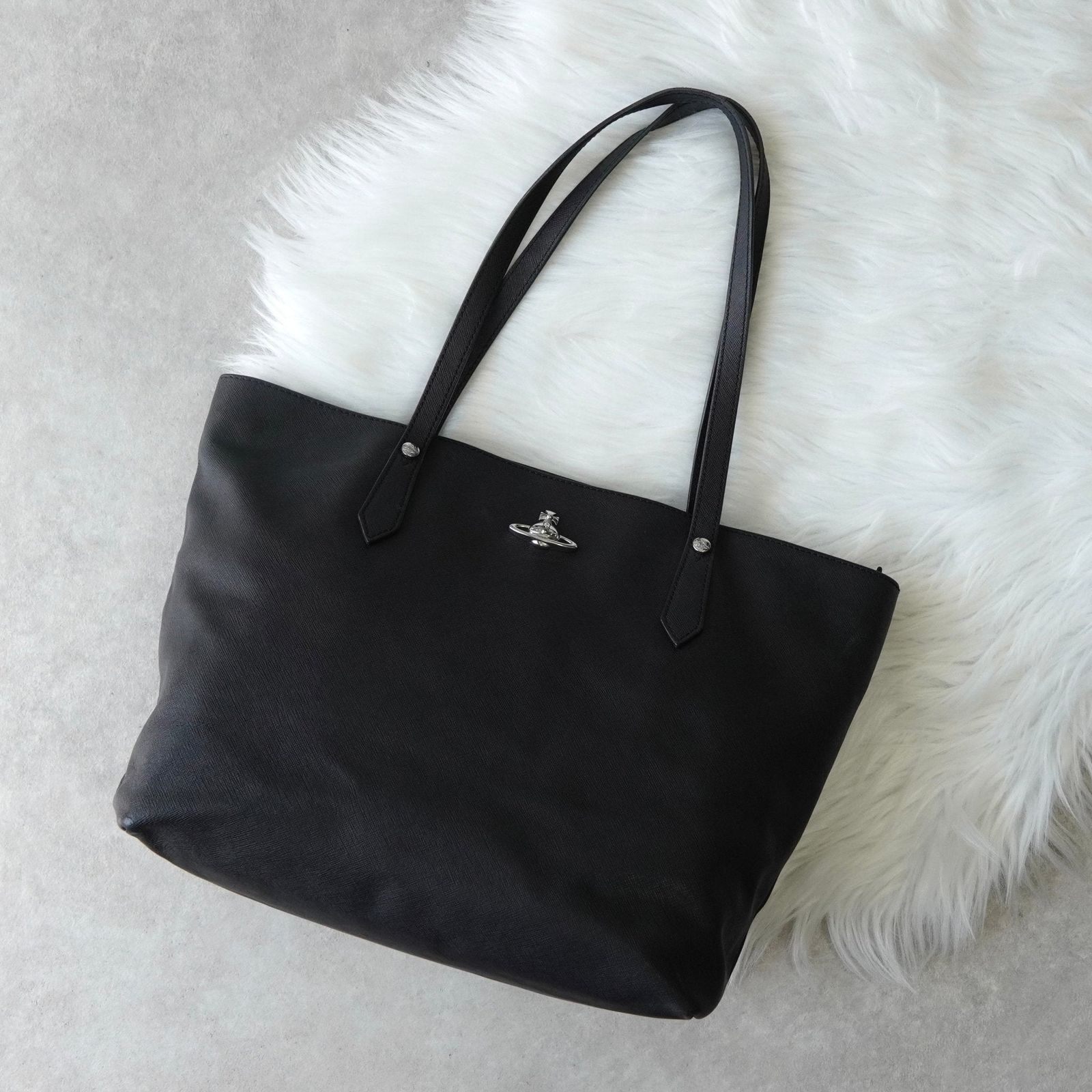 ヴィヴィアンウエストウッド ハンドバッグ レザー オーブ 黒 トートバッグ ヴィヴィアンウエストウッド SHOPPER オーブ ブランドオフ Vivienne