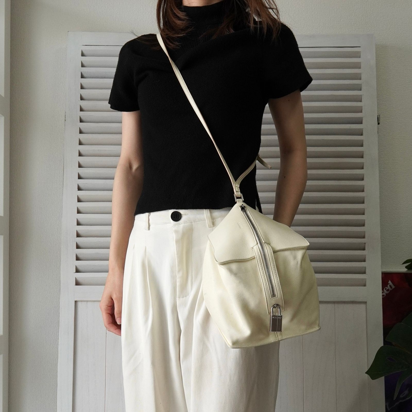 ショルダーバッグ オフホワイト