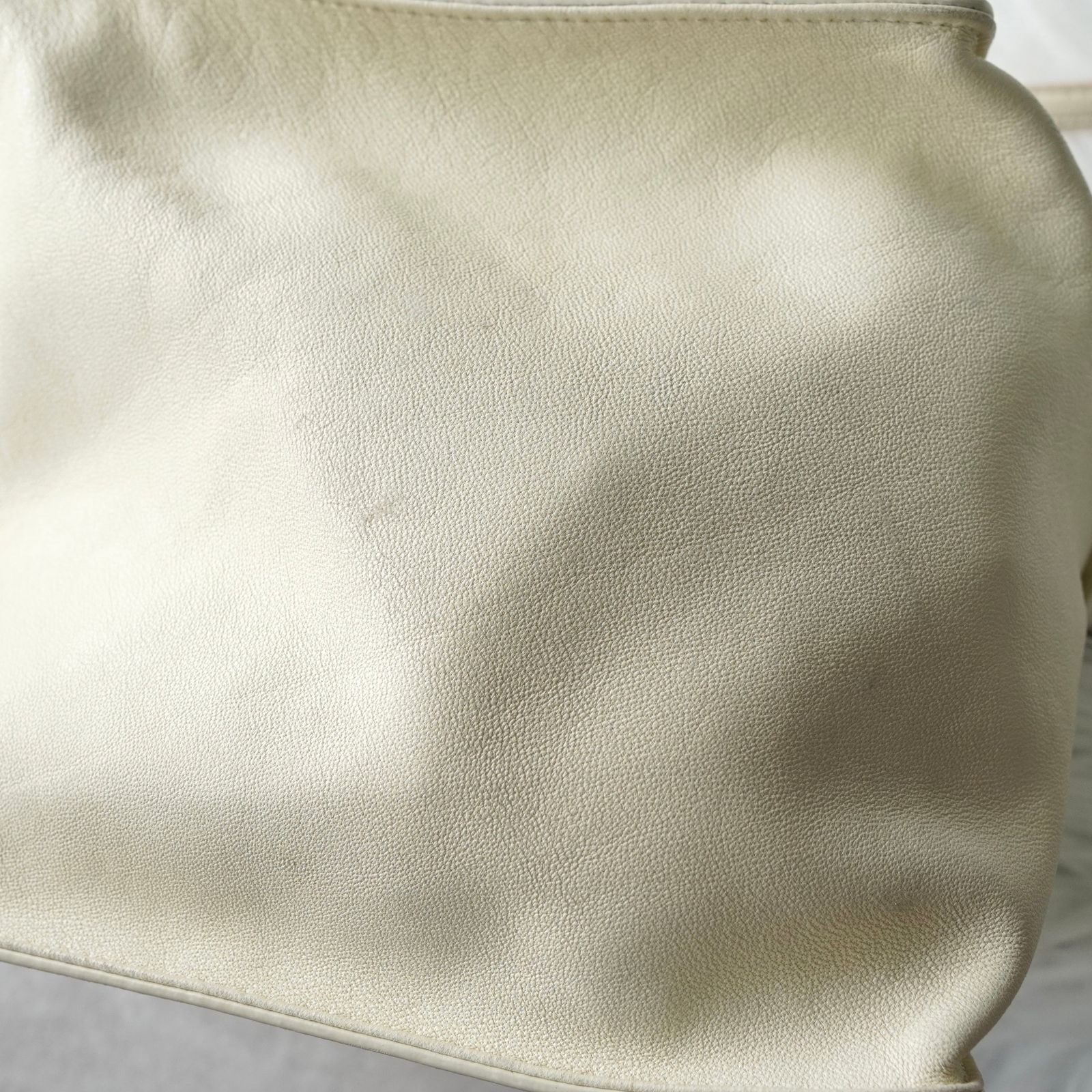 【最安値に挑戦】 ジルサンダー ソフトレザー ショルダーバッグ オフホワイト