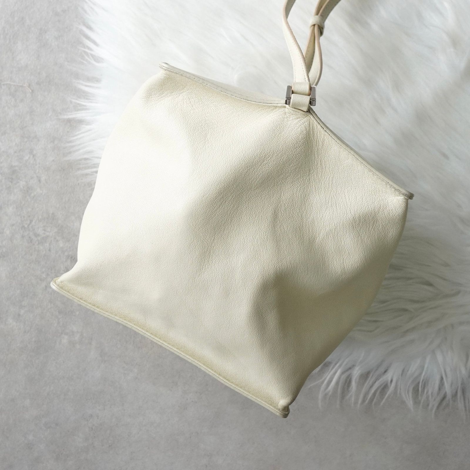ショルダーバッグ オフホワイト