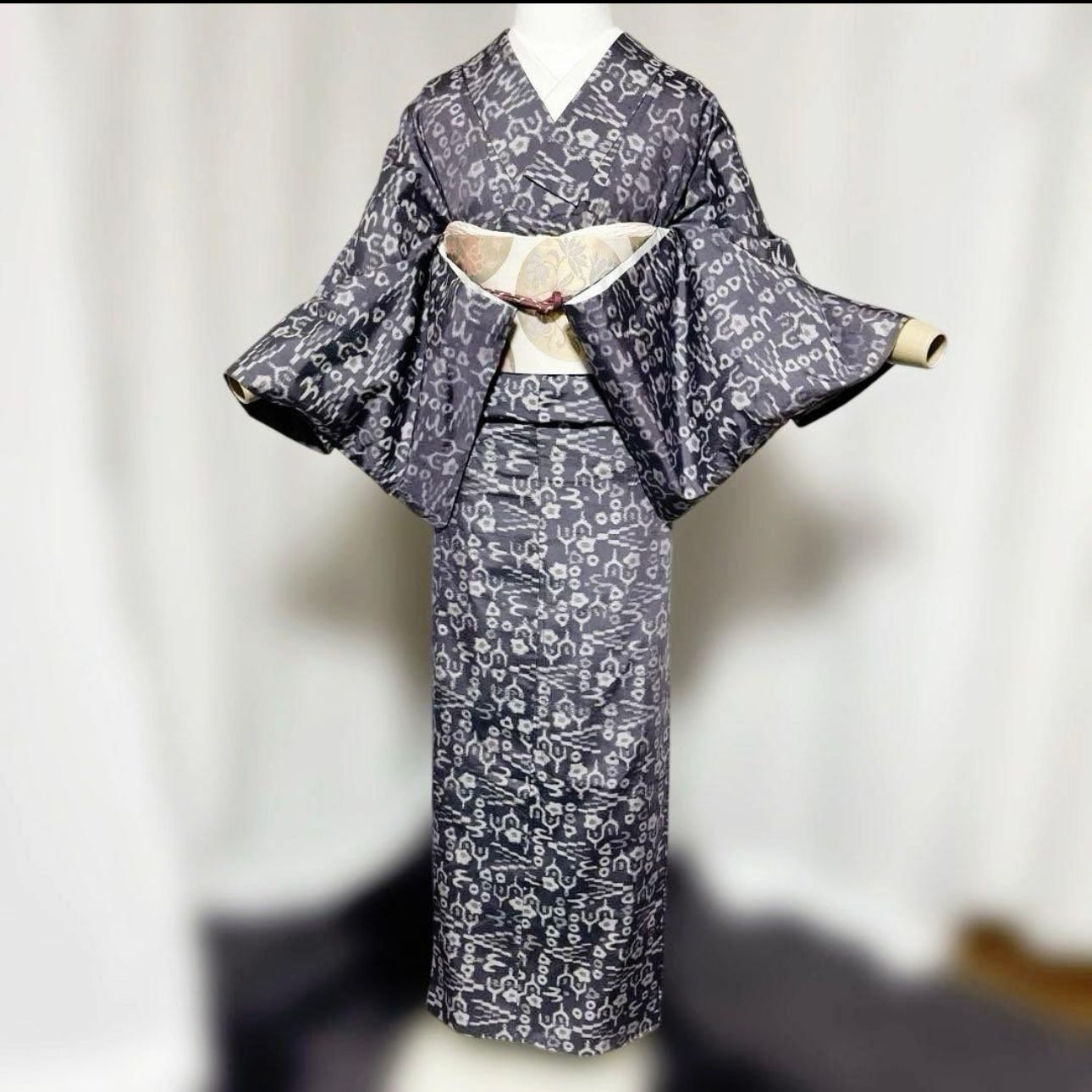 近い 袷 正絹 十日町紬 フルセット 西陣唐織名古屋帯 Excellent Condition Nearly Un Fully Lined Pure Silk Tokamachi Tsumugi Komon Kimono Set