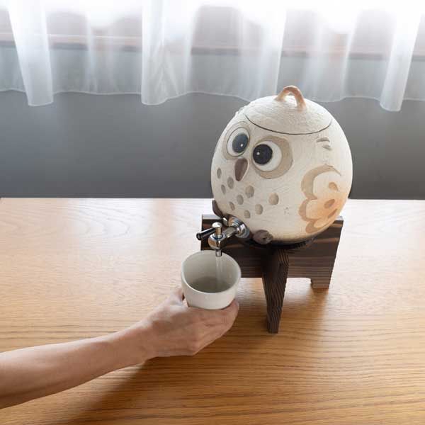 焼酎サーバー まんまるふくろう 3L 信楽焼 陶器 レトロモダン 多孔質 寝かせる まろやか 美味しく 梟 宅飲み 会 パーティー お酒 感 高品質 お店 居酒屋 業務用 呑み屋 ギフト プレゼント かわいい 個性的