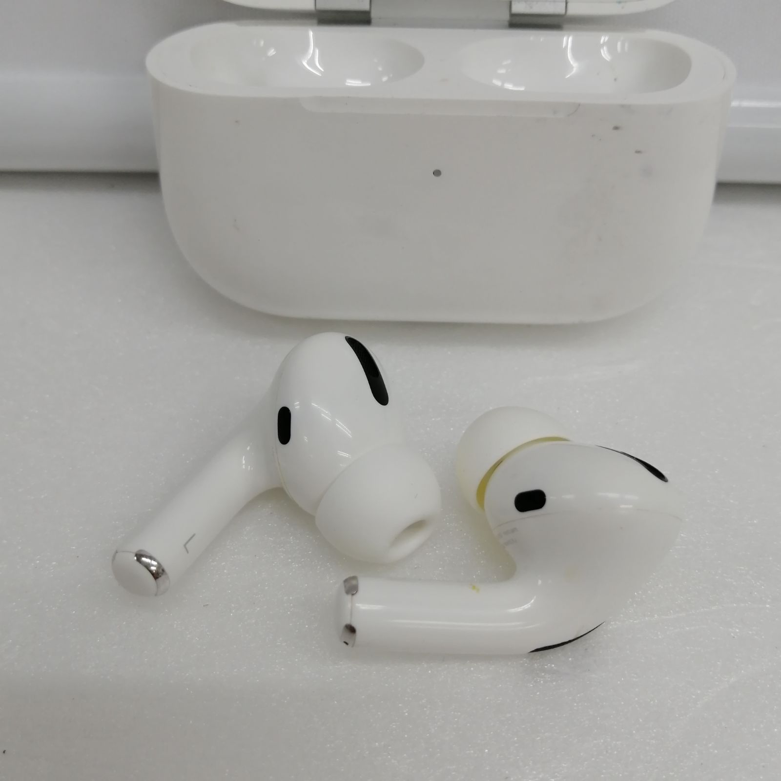 動作品】Apple イヤホン Airpods Pro 第1世代 M1394-hkky4 - メルカリ