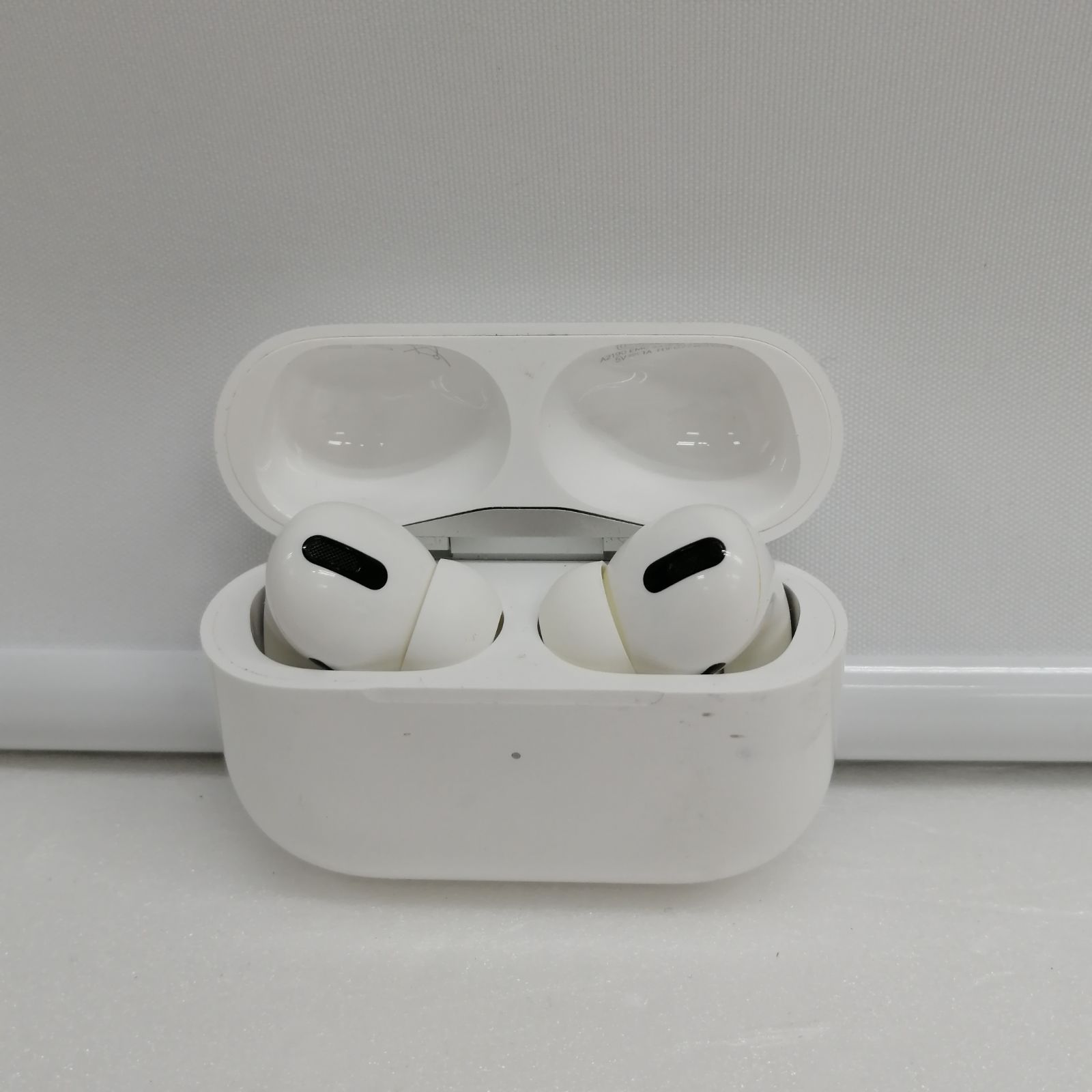 動作品 Apple イヤホン Airpods Pro 第1世代