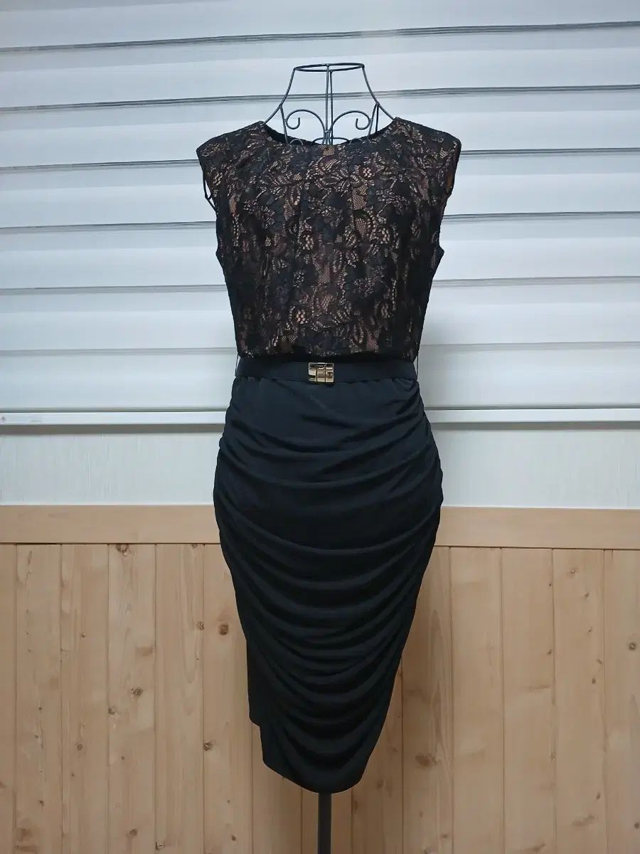 MOJO S PHINE ブラック レース スリムフィット ONE PIECE ゲストルック デートコーデ
