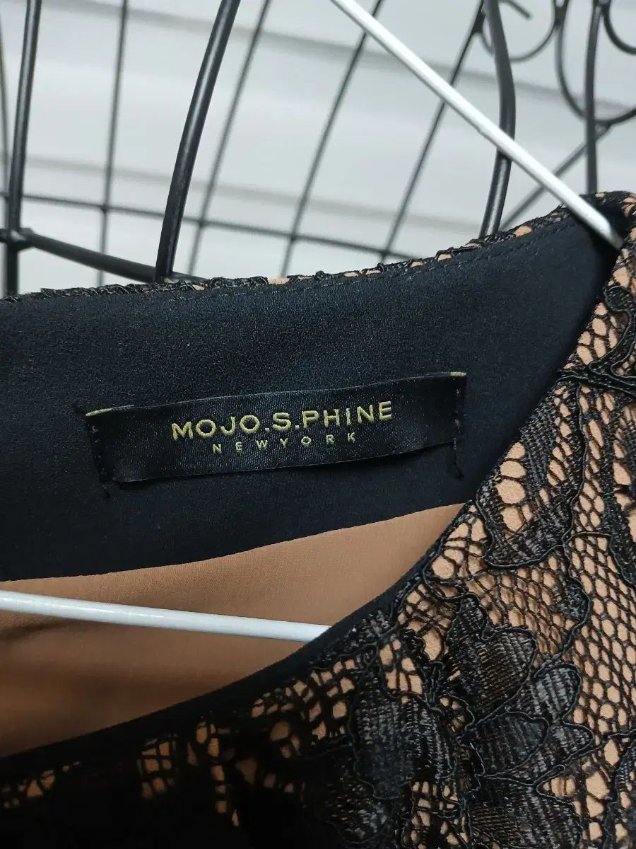 MOJO S PHINE ブラック レース スリムフィット ONE PIECE ゲストルック デートコーデ