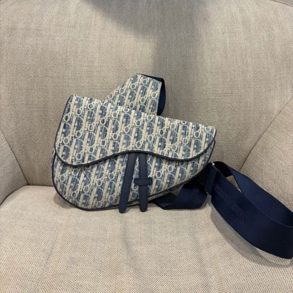 ディオール オブリーク リー 新 サドルバッグ