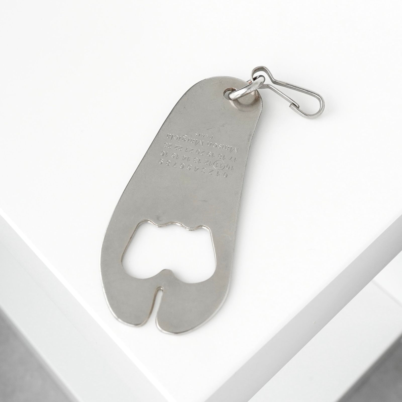 メゾン マルジェラ TABI タビ チャーム シルバー き