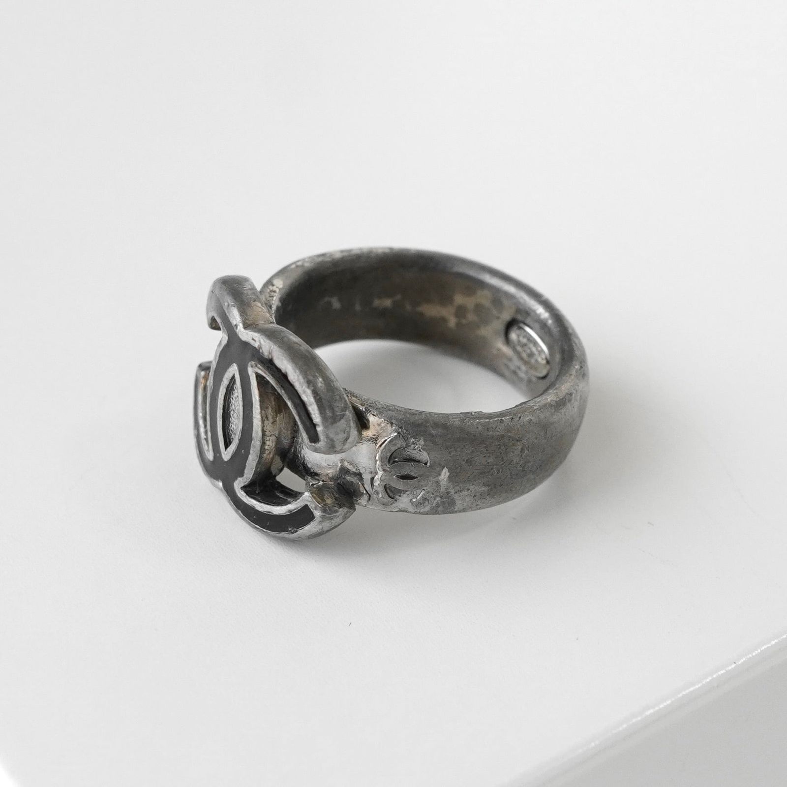 シルバー ブラック