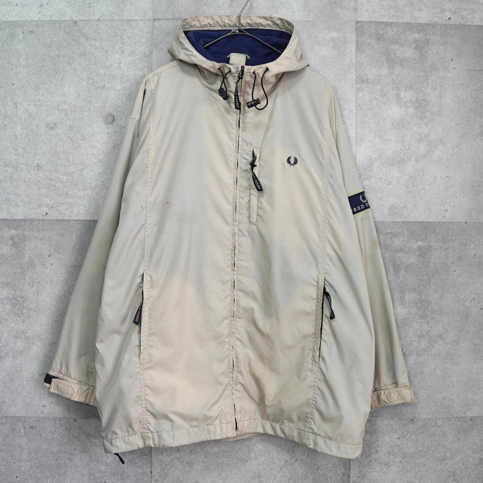 フレッドペリー ロゴ ナイロンジャケット ベージュ