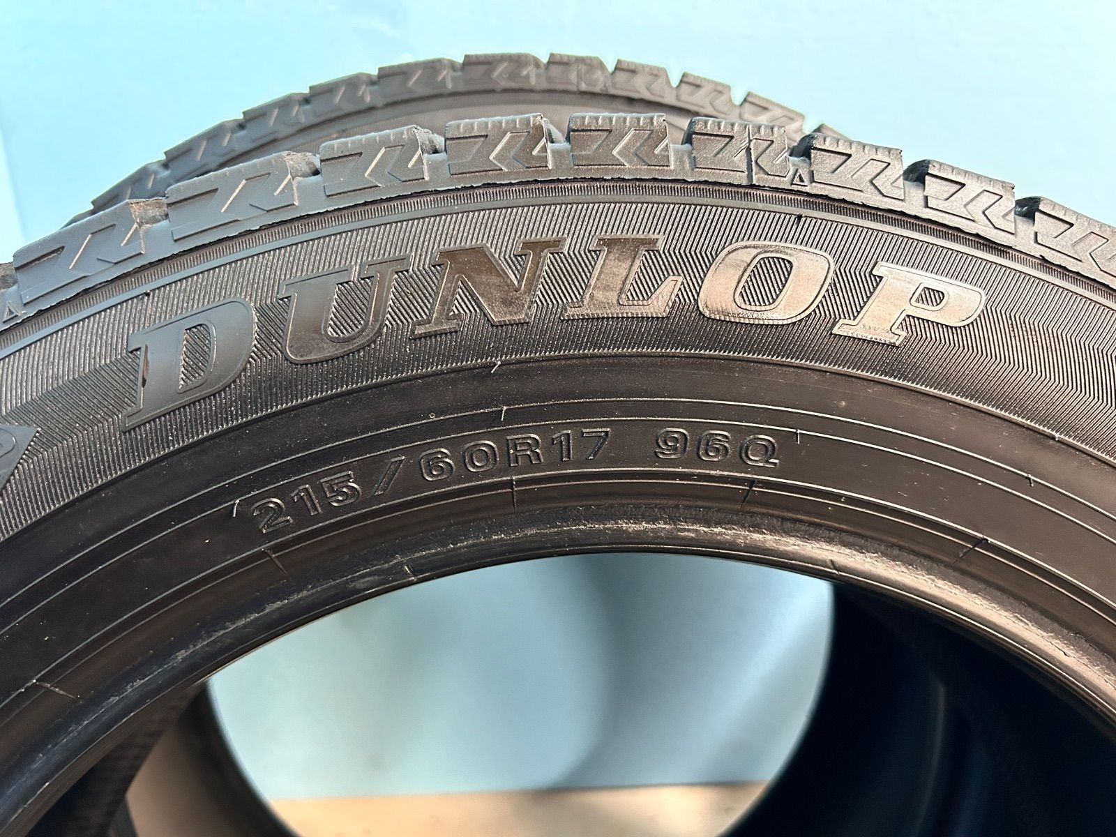 215 60 R 17 スタッドレスタイヤ DUNLOP WINTER MAXX WM 02 17インチ 2021年 4本セット NO 16 y
