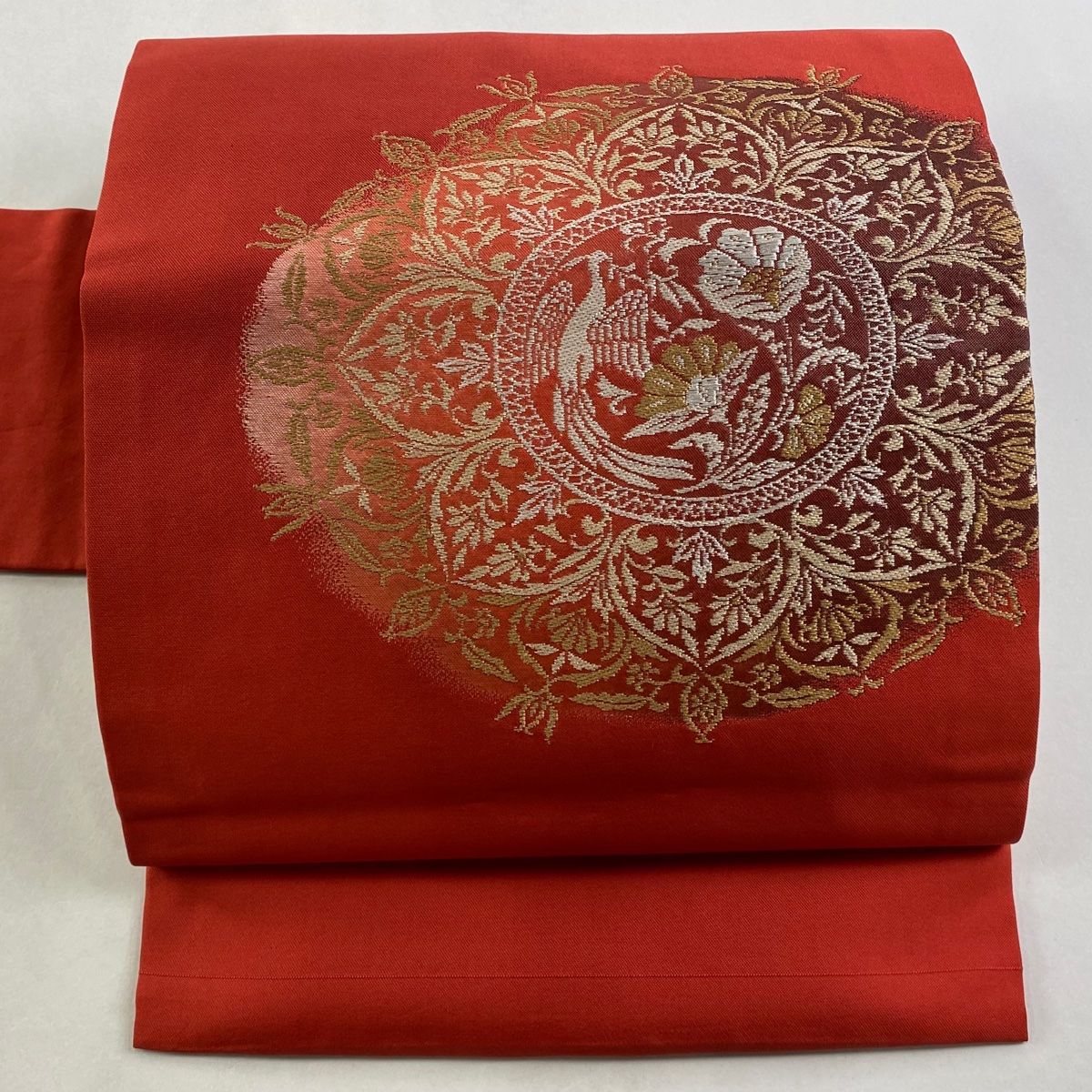 絹ほか 花唐草 九寸名古屋帯 金糸 蠟色に赤墨 美品 絹ほか 花唐草 九寸名古屋帯 金糸 蠟色に赤墨 美品