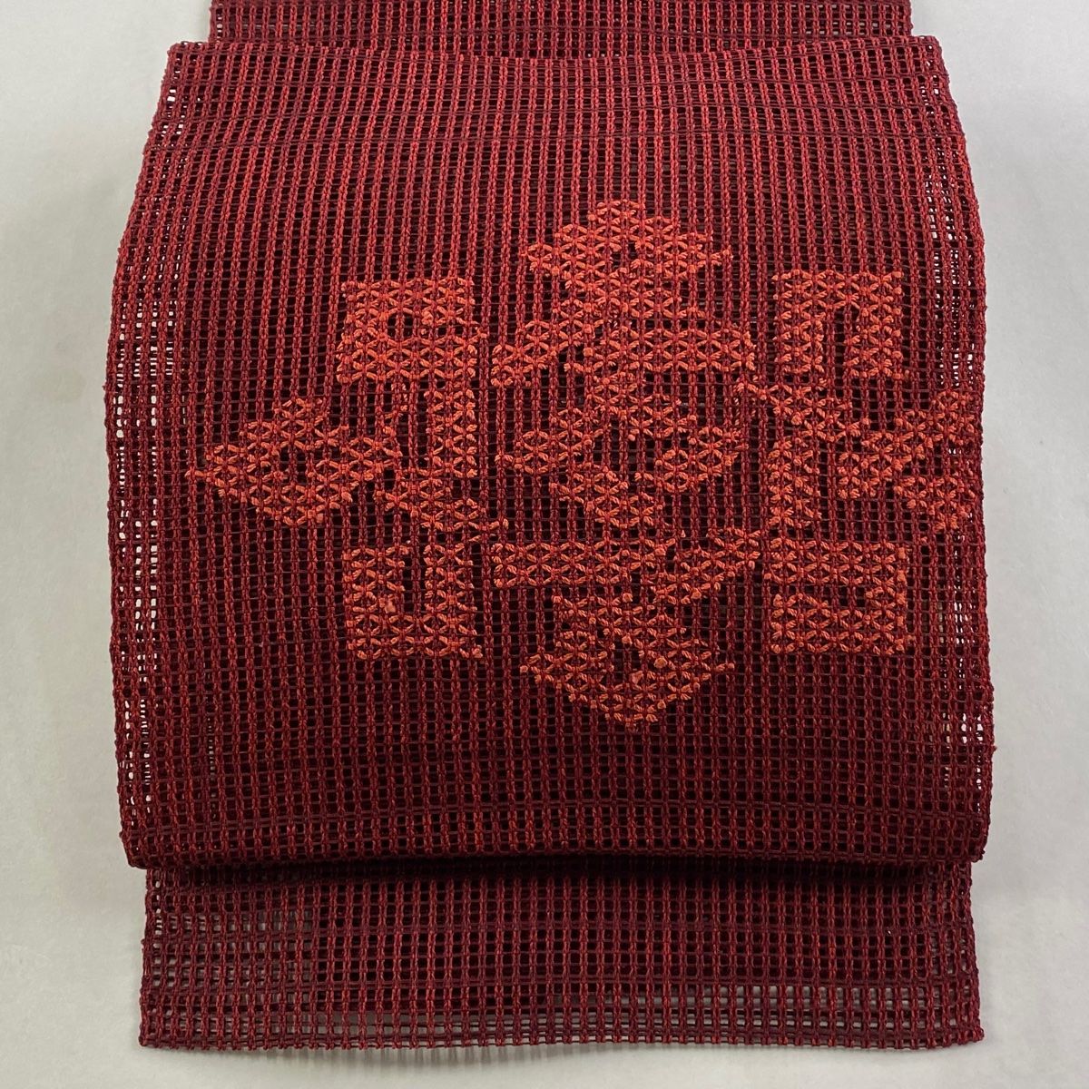 名古屋帯 優品 夏帯 羅 松葉仕立て 八寸名古屋帯 幾何学模様 えんじ色