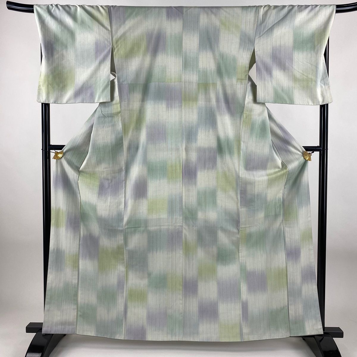 紬 身丈163 5 cm 裄丈70 L 袷 縦縞 幾何学模様 薄緑 正絹