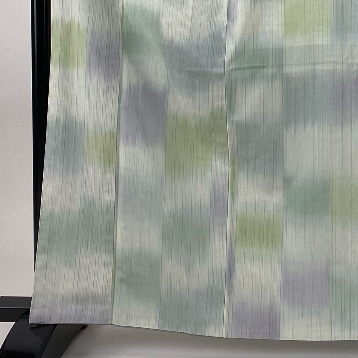 紬 身丈163 5 cm 裄丈70 L 袷 縦縞 幾何学模様 薄緑 正絹