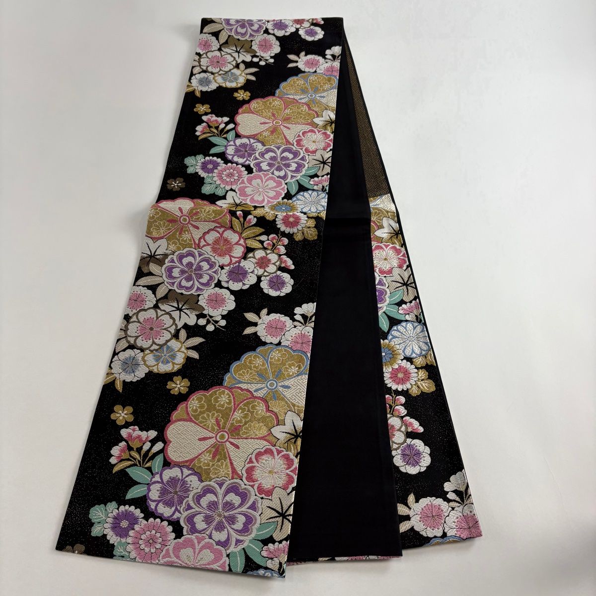 美品】 袋帯 秀品 振袖向き 桜 金糸 箔 黒 六通 正絹 【中古】 - メルカリ