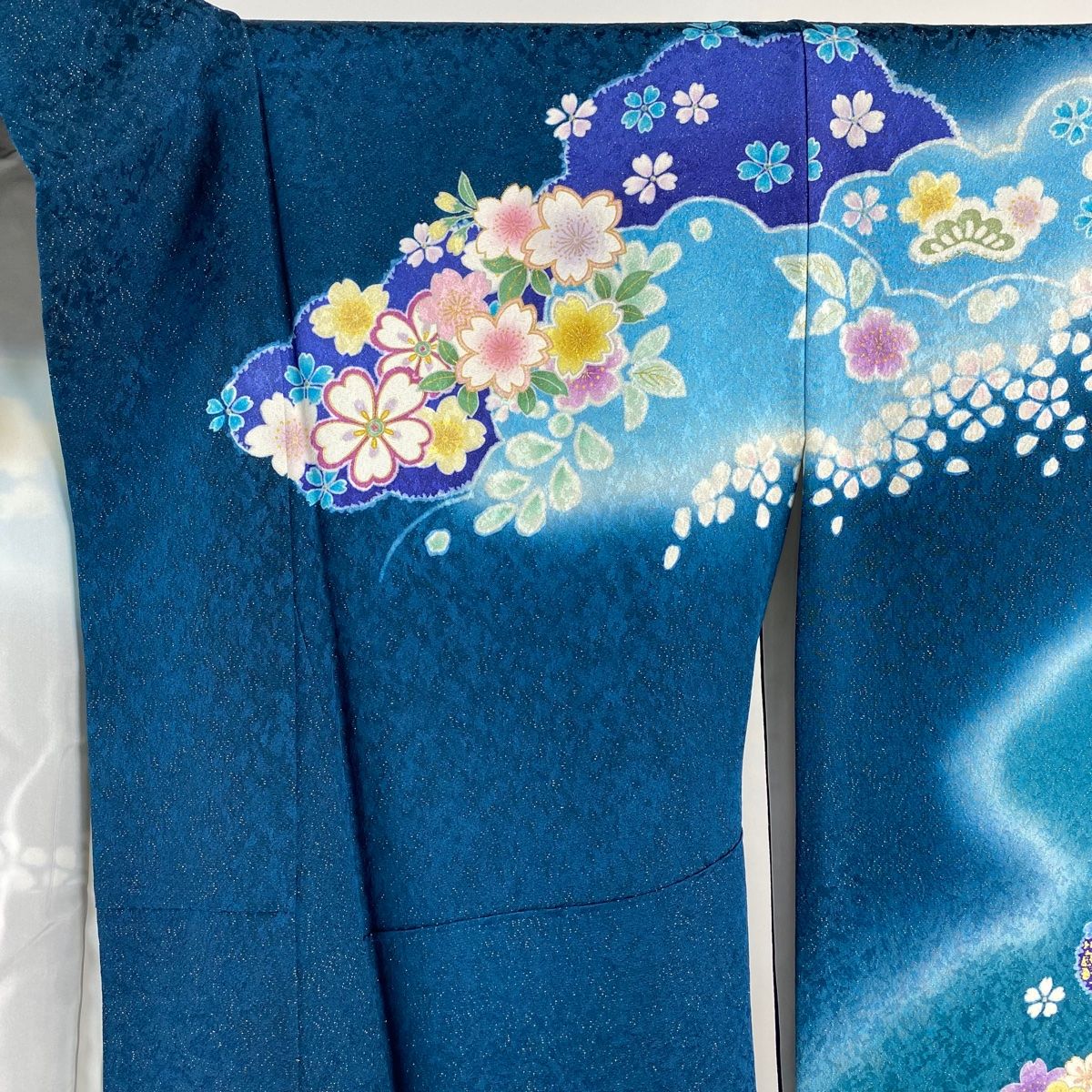  振袖 身丈168 cm 裄丈69 5 L 袷 雲文 桜 金通し 金彩 紺色 正絹 振袖 着物