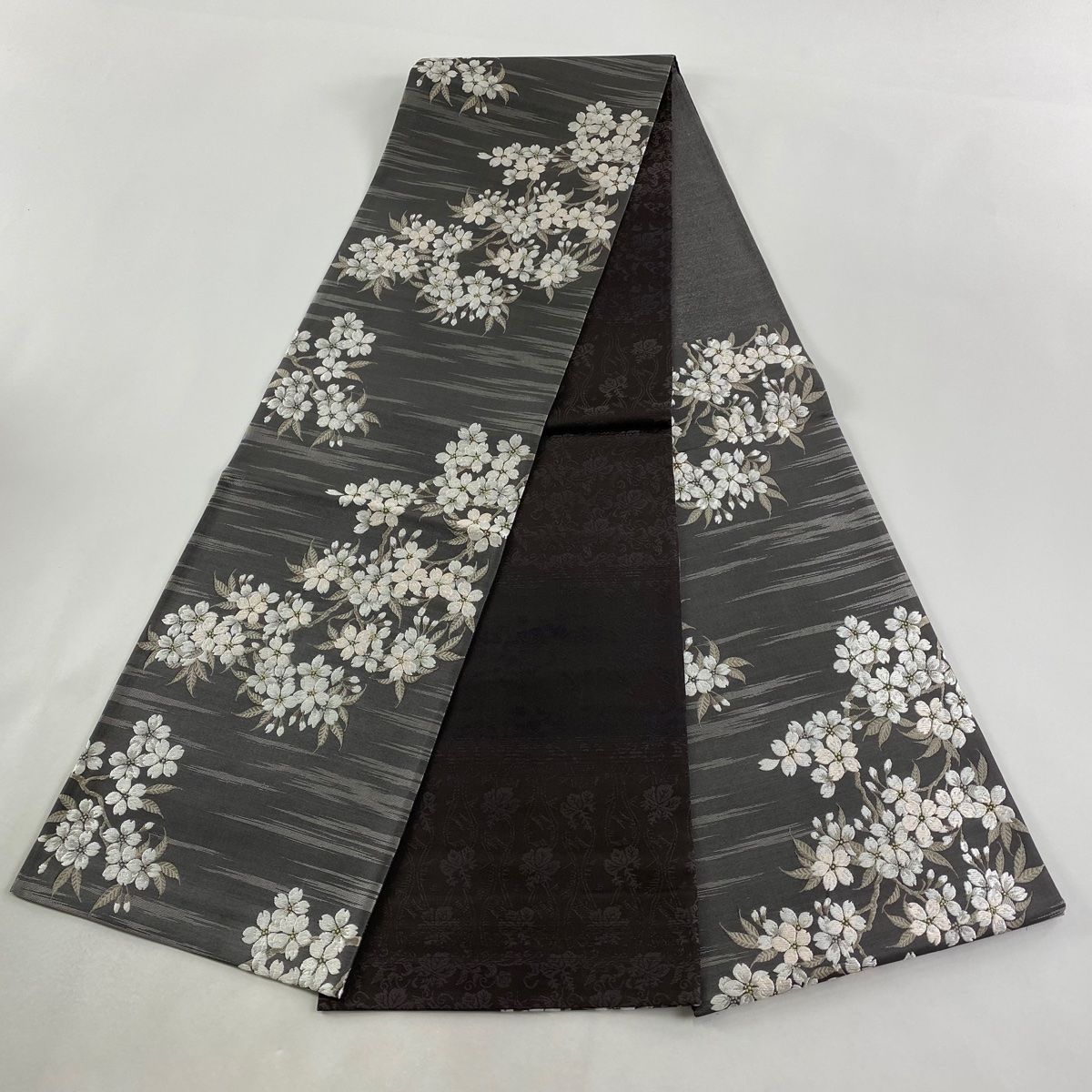 美品】 袋帯 名品 落款 池田重子 桜 霞 刺繍 金糸 黒灰 六通 正絹