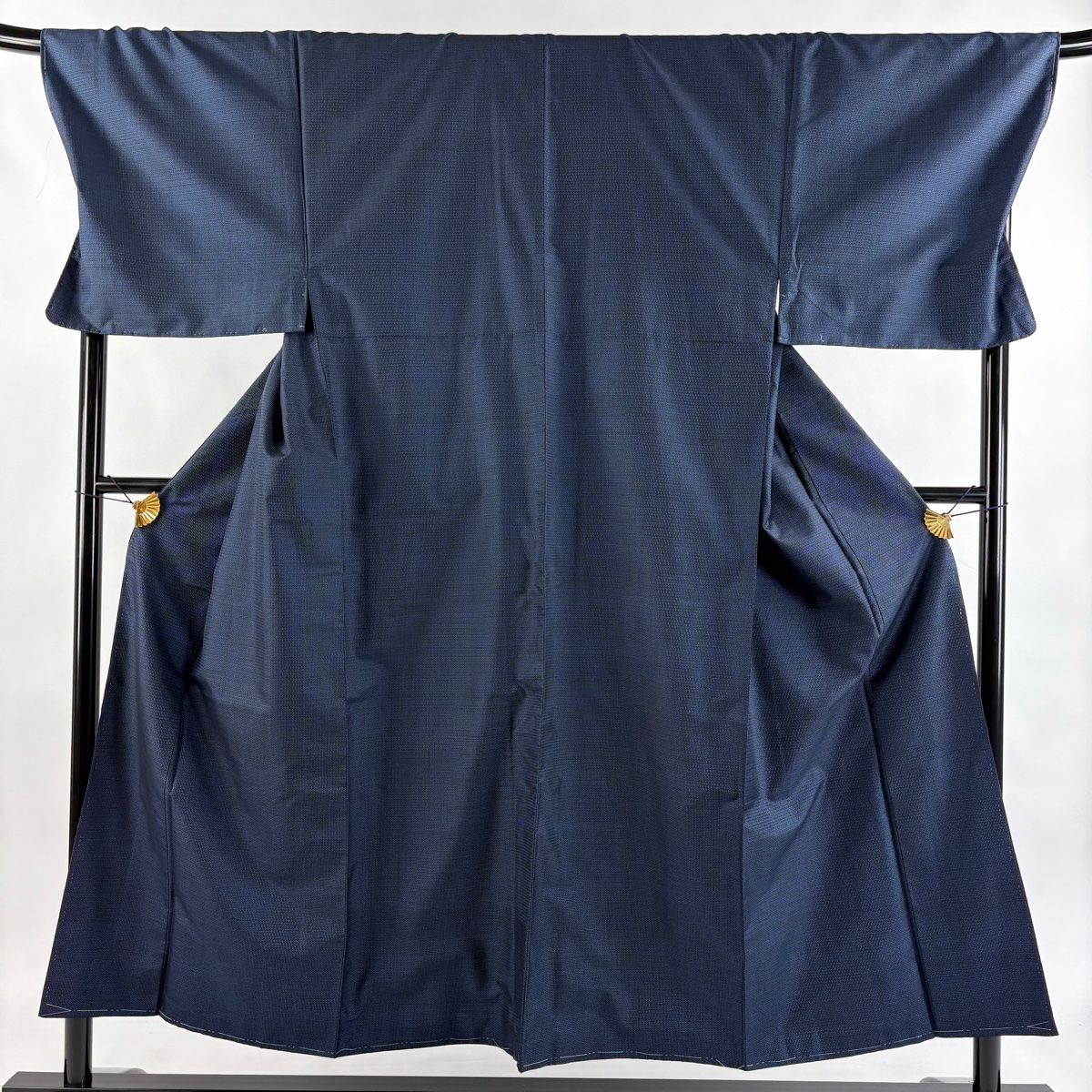 男着物 身丈153.5cm 裄丈73cm L 袷 紬 亀甲絣 紺色 正絹 秀品