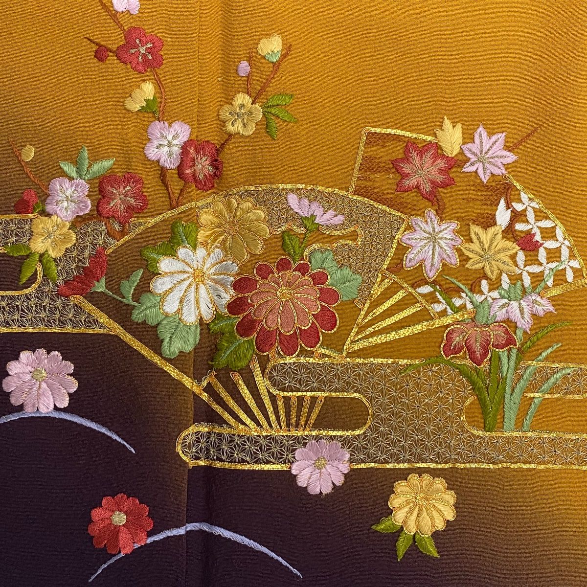  振袖 身丈169 cm 裄丈68 5 L 袷 草花 扇 金糸 刺繍 山吹色 正絹 秀品 振袖 着物