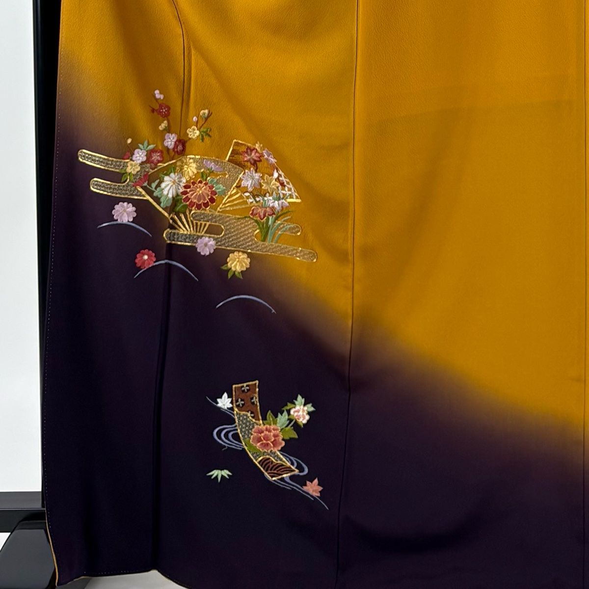 振袖 身丈169 cm 裄丈68.5 L 袷 草花 扇 金糸 刺繍 山吹色 正絹 秀品