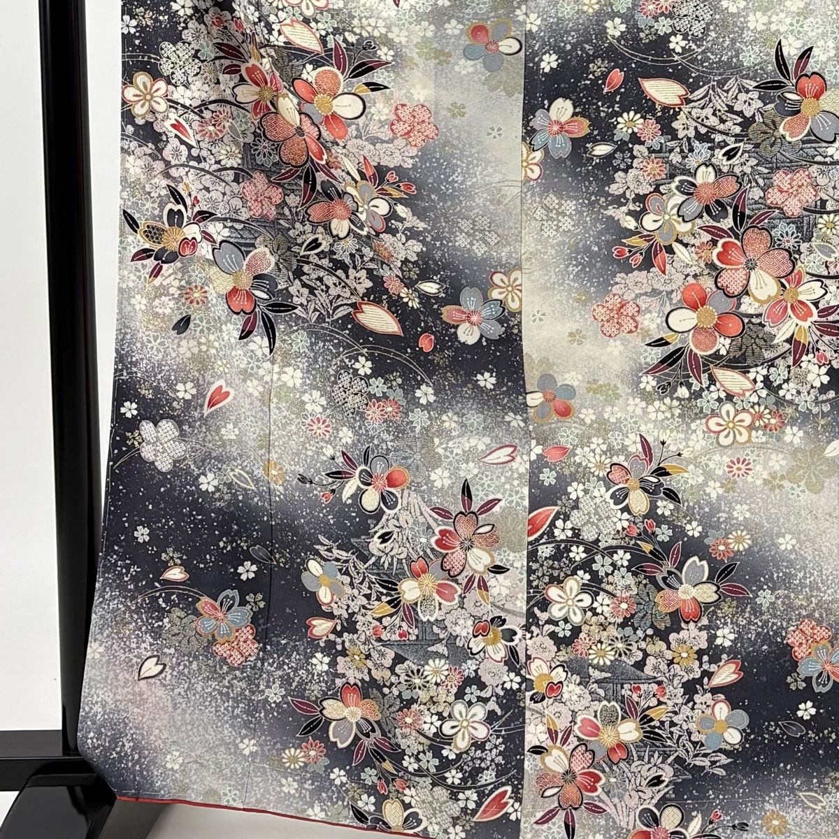 小紋 身丈164 cm 裄丈65.5 M 袷 落款 桜 梅 金銀彩 ぼかし 灰色 正絹 秀品