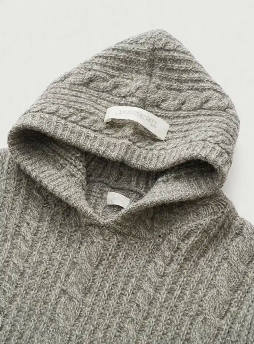 ケーブルニット