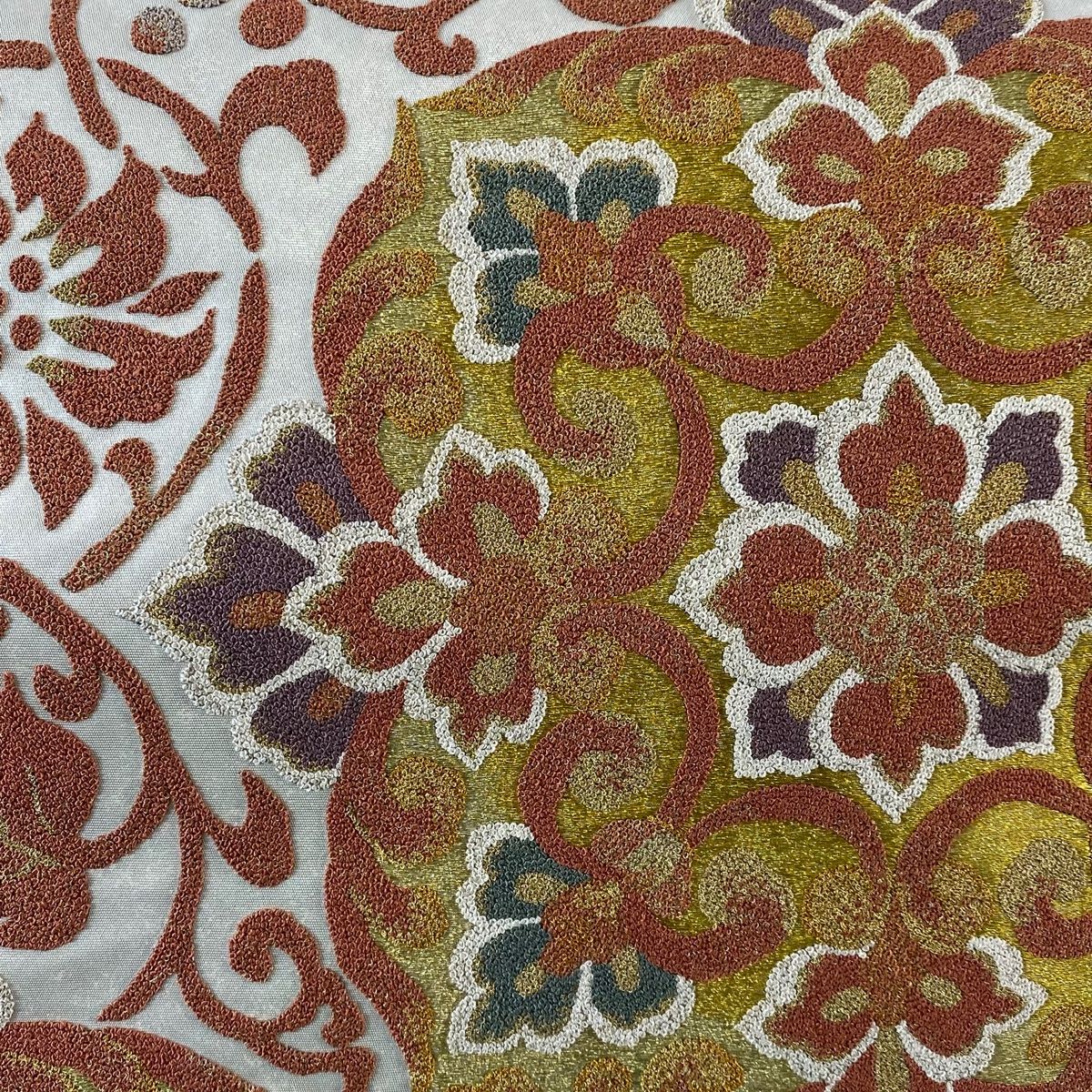 袋帯 華文 花唐草 箔 相良刺繍 灰白 お太鼓柄 正絹