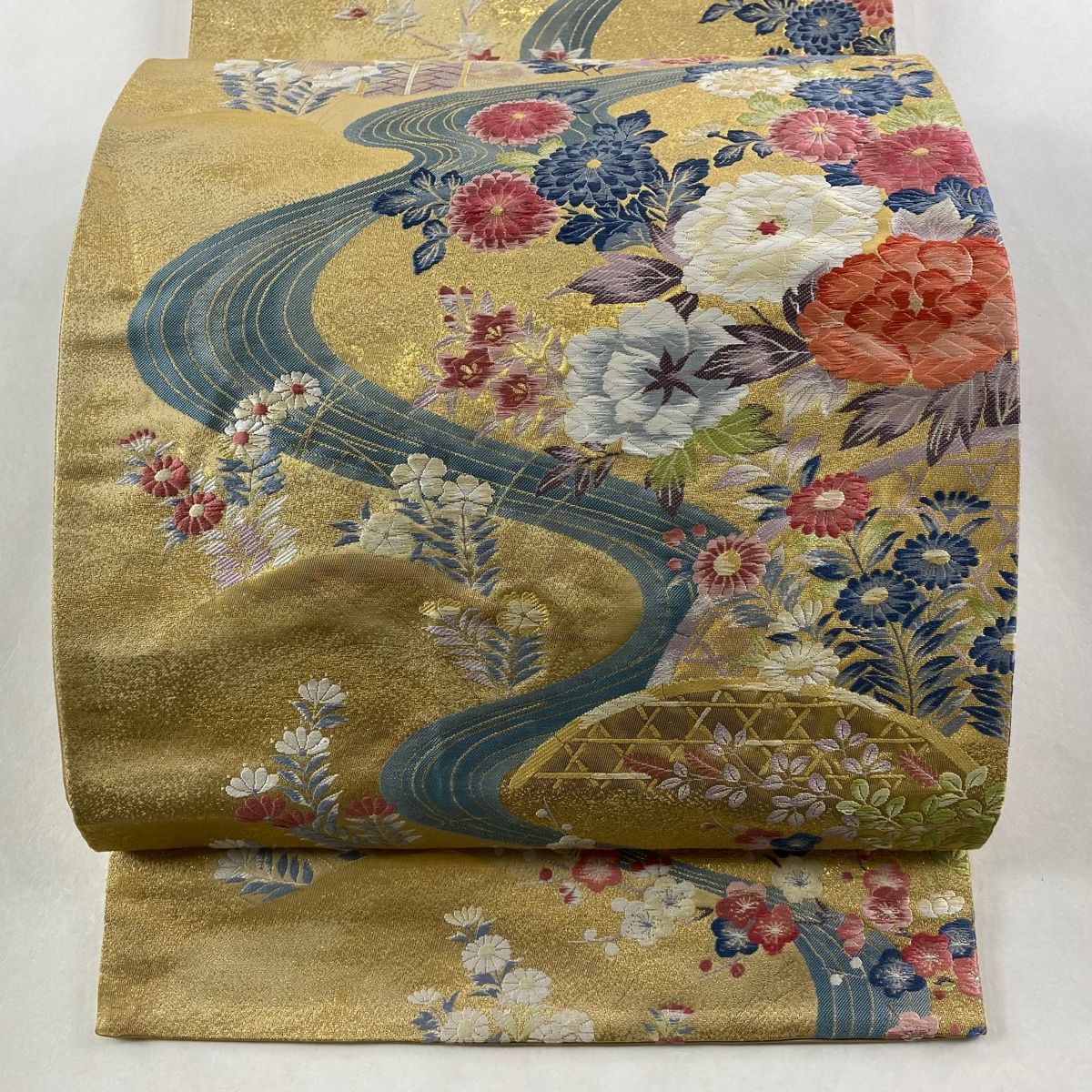 袋帯 となみ織物 落款 草花 流水 金糸 箔 ベージュ 六通 正絹