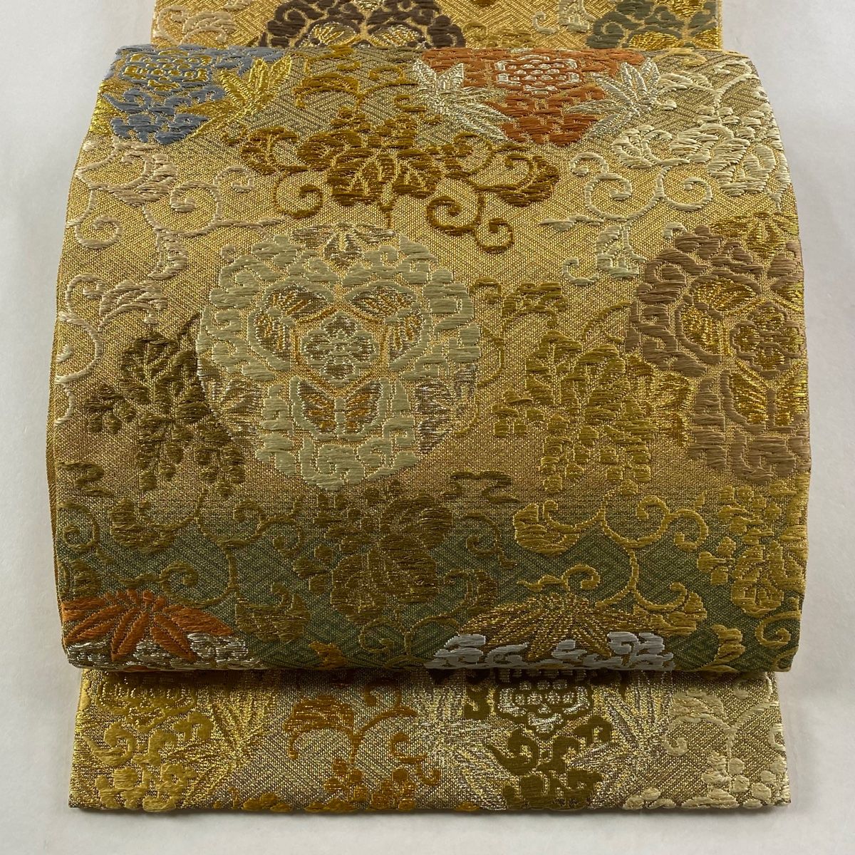 袋帯 蝶 葡萄唐草 唐織 金銀糸 金色 六通 正絹
