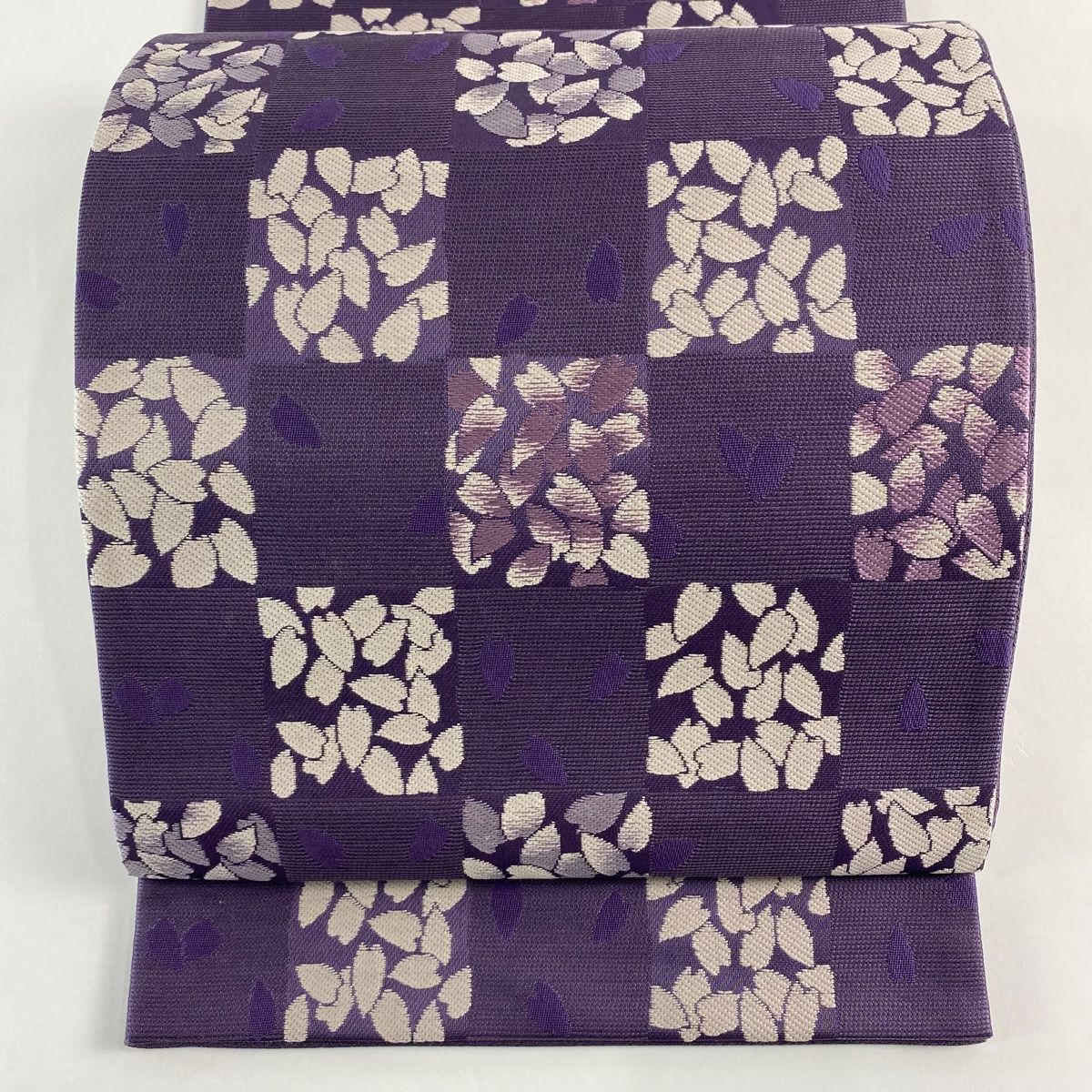 袋帯 変わり市松 桜の花びら 刺繍 紫 六通 正絹