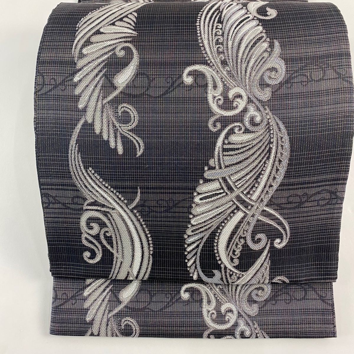 袋帯 唐草 幾何学模様 金糸 刺繍 黒灰 六通 正絹
