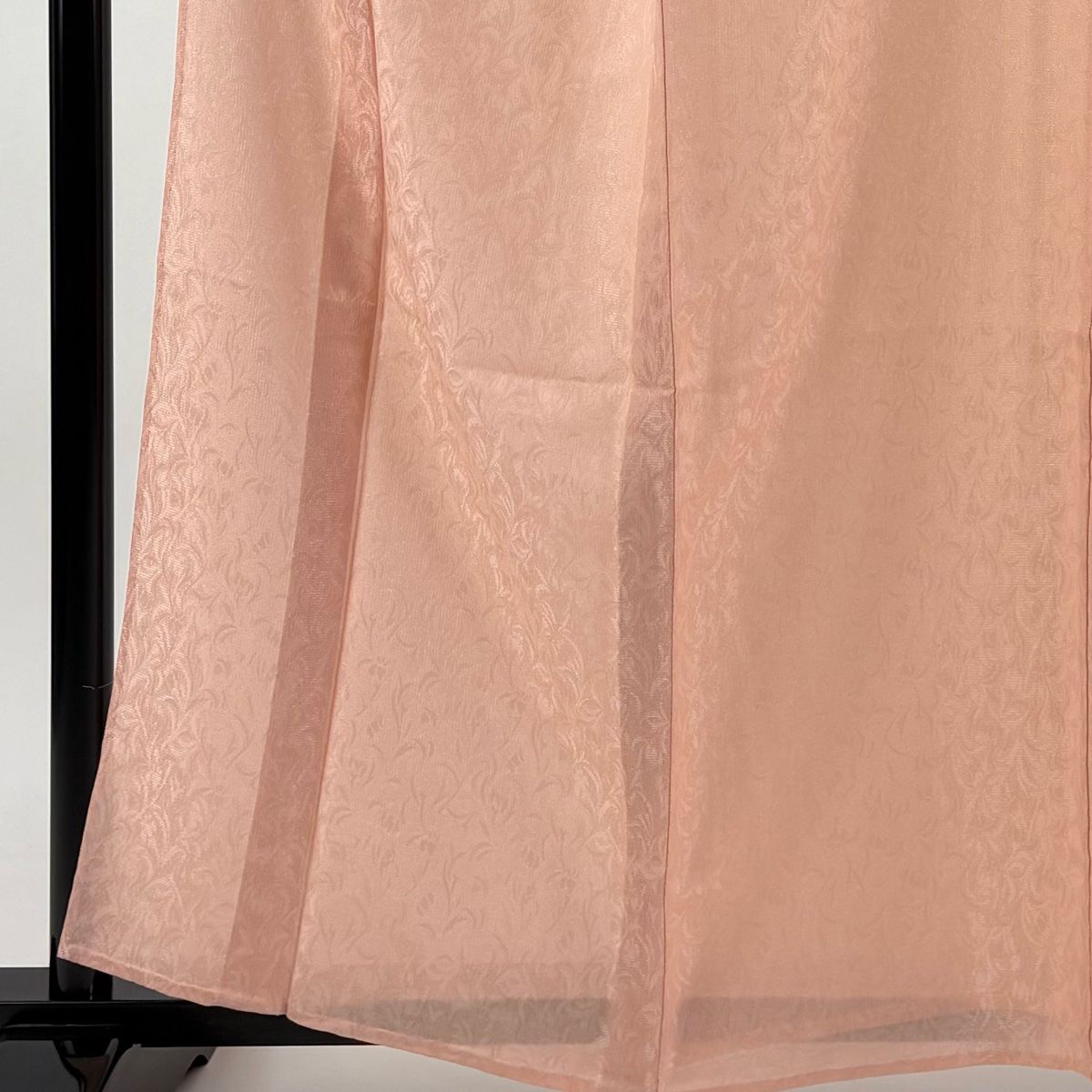 色無地 身丈159 cm 裄丈64.5 M 薄物 地紋 金通し サーモンピンク 正絹 秀品