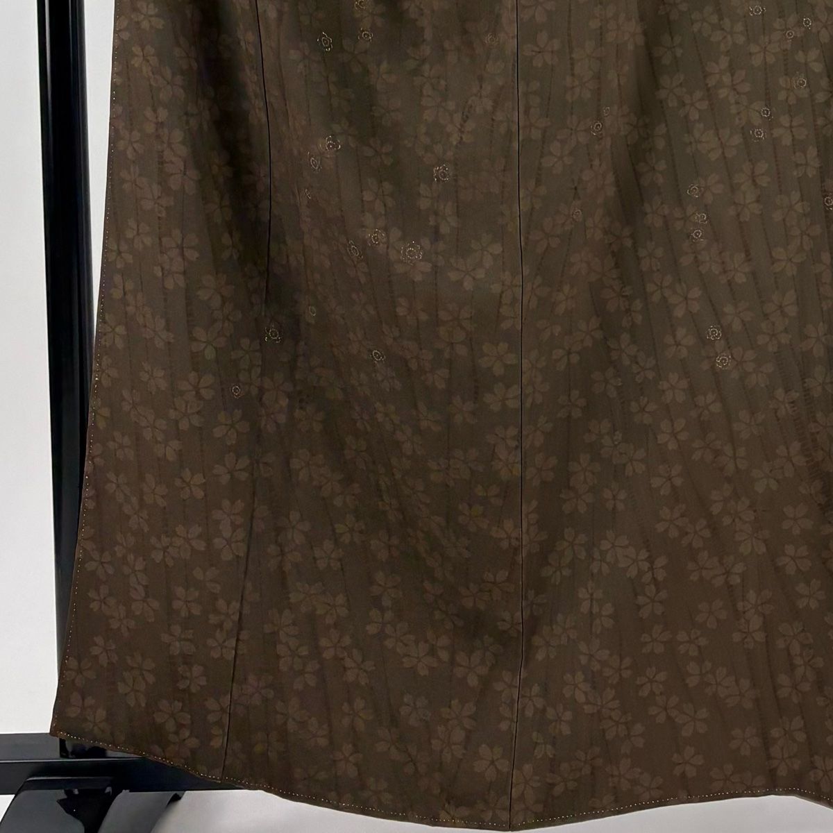 付下げ 身丈160 5 cm 裄丈66 M 袷 落款 桜 幾何学 金彩 焦茶色 正絹 秀品