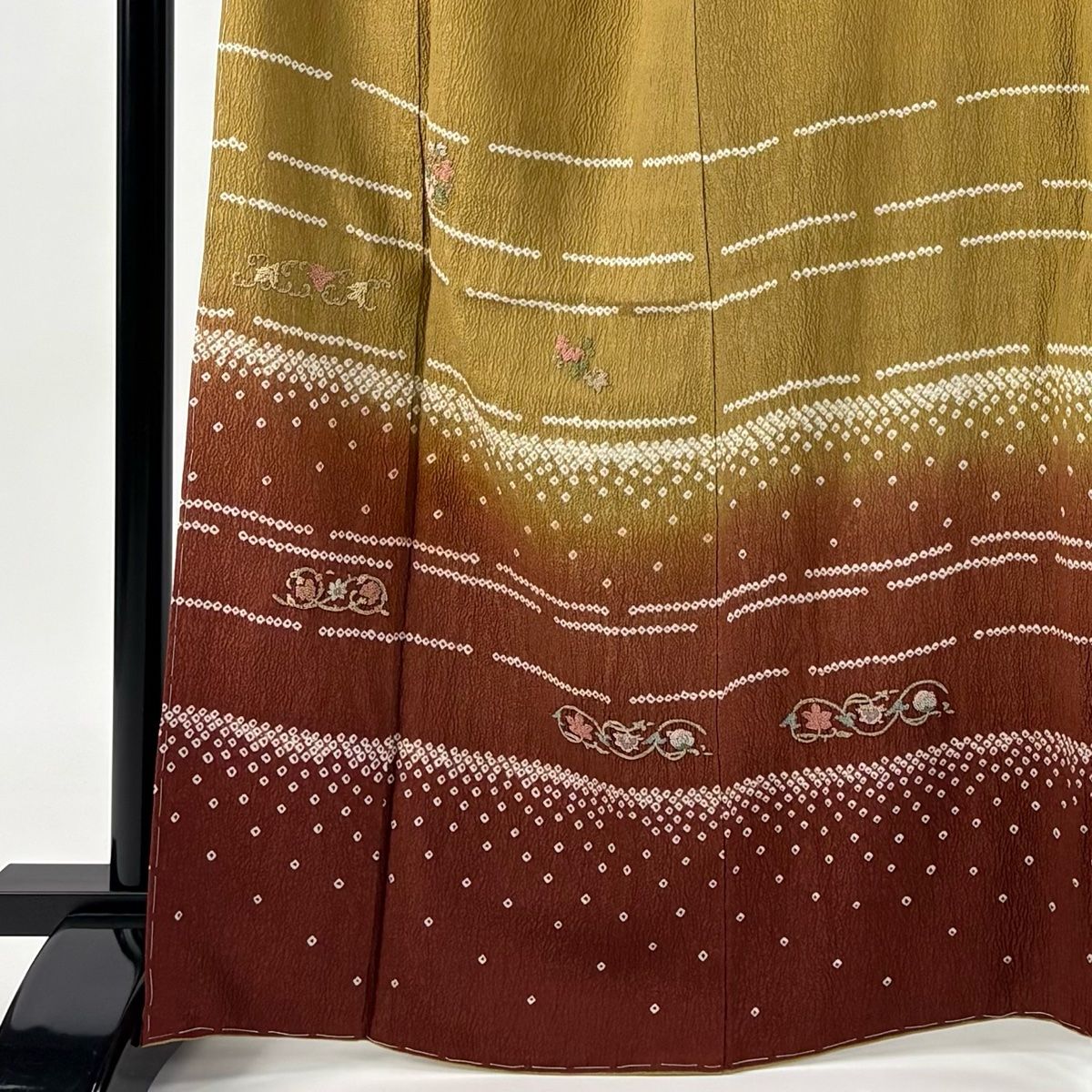 訪問着 身丈165.5 cm 裄丈67.5 L 袷 花唐草 相良刺繍 絞り 山吹茶色 正絹 秀品