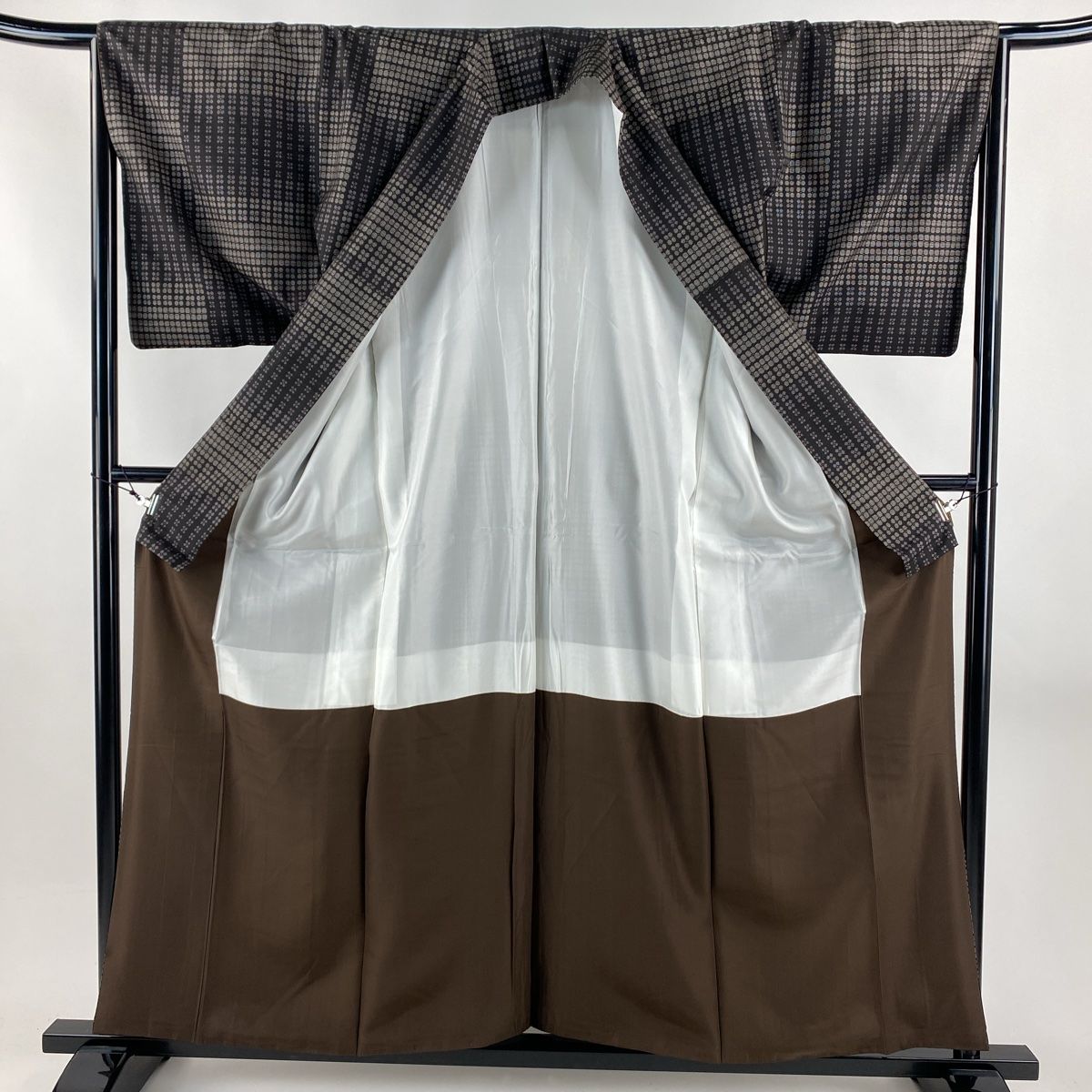  大島紬 身丈157 5 cm 裄丈65 M 袷 純泥染 証紙 花 幾何学模様 墨色 正絹 秀品 紬 着物